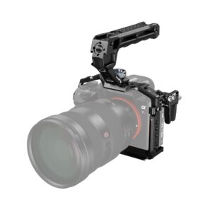 1689777457_920 SmallRig 4198 Cage Kit Sony Alpha 7 III:lle / Alpha 7R III:lle sisältää mustan metallisen häkin, jossa on yläkahva ja joka tarjoaa paremman vakauden ja monipuolisen lisävarusteiden kiinnityksen ammattimaiseen peilittömään kamerakäyttöön.