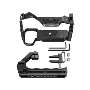 1689777458_364 SmallRig 4198 Cage Kit Sony Alpha 7 III / Alpha 7R III:lle, sisältäen mustan metallihäkin, kahvat, ruuvit, kuusiokoloavaimet ja säädettävät kiinnitysosat, kaikki valkoisella pohjalla.