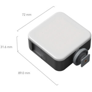 1695039257_210 SmallRig 4276 Full Color Mini LED Video Light Vibe P108 on suorakulmainen paneeli, jossa on pyöristetyt reunat, mustat sivut, kiinnitysnuppi, ja sen mitat ovat 72 mm leveä, 31,6 mm korkea ja 89 mm pitkä.