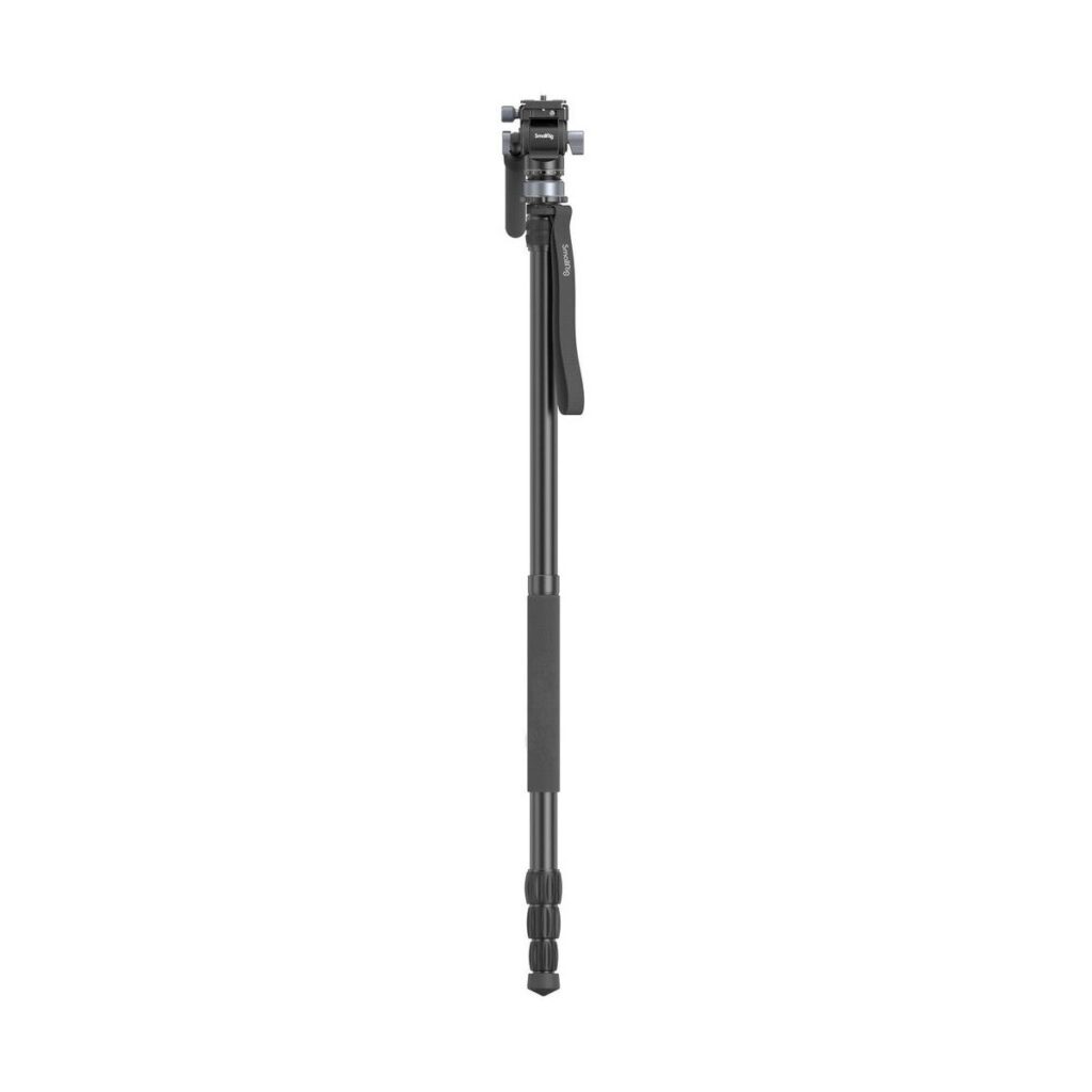 1695713485_400 SmallRig 4319 FreeBlazer Aluminum Alloy Video Tripod CT190, kokoontaitettava, säädettävällä kahvalla ja pidennettävillä jalkaosilla varustettu jalusta seisoo pystyssä valkoista taustaa vasten.