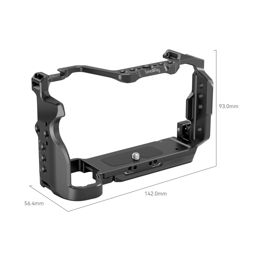1698240144_032 SmallRig 4422 Cage Kit for Sony Alpha 7C II / Alpha 7CR on musta kamerahäkki, jossa on useita kiinnitysreikiä ja jonka mitat ovat 142,0 mm leveä, 93,0 mm korkea ja 56,4 mm syvä, ja jonka yläpalkissa on SmallRig-logo.