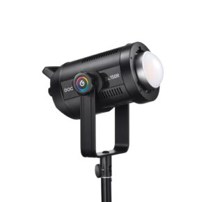 1698323705_955 Godox SL150R RGB LED Video Light -LED-valo -LED-valo mustana, jossa on sylinterimäinen runko, himmeä valkoinen etuhajotin ja virtanäppäin, jossa on värirengas, on asennettu jalustalle.