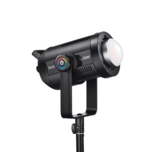 1698323705_955 Godox SL150R RGB LED Video Light -LED-valo -LED-valo mustana, jossa on sylinterimäinen runko, himmeä valkoinen etuhajotin ja virtanäppäin, jossa on värirengas, on asennettu jalustalle.