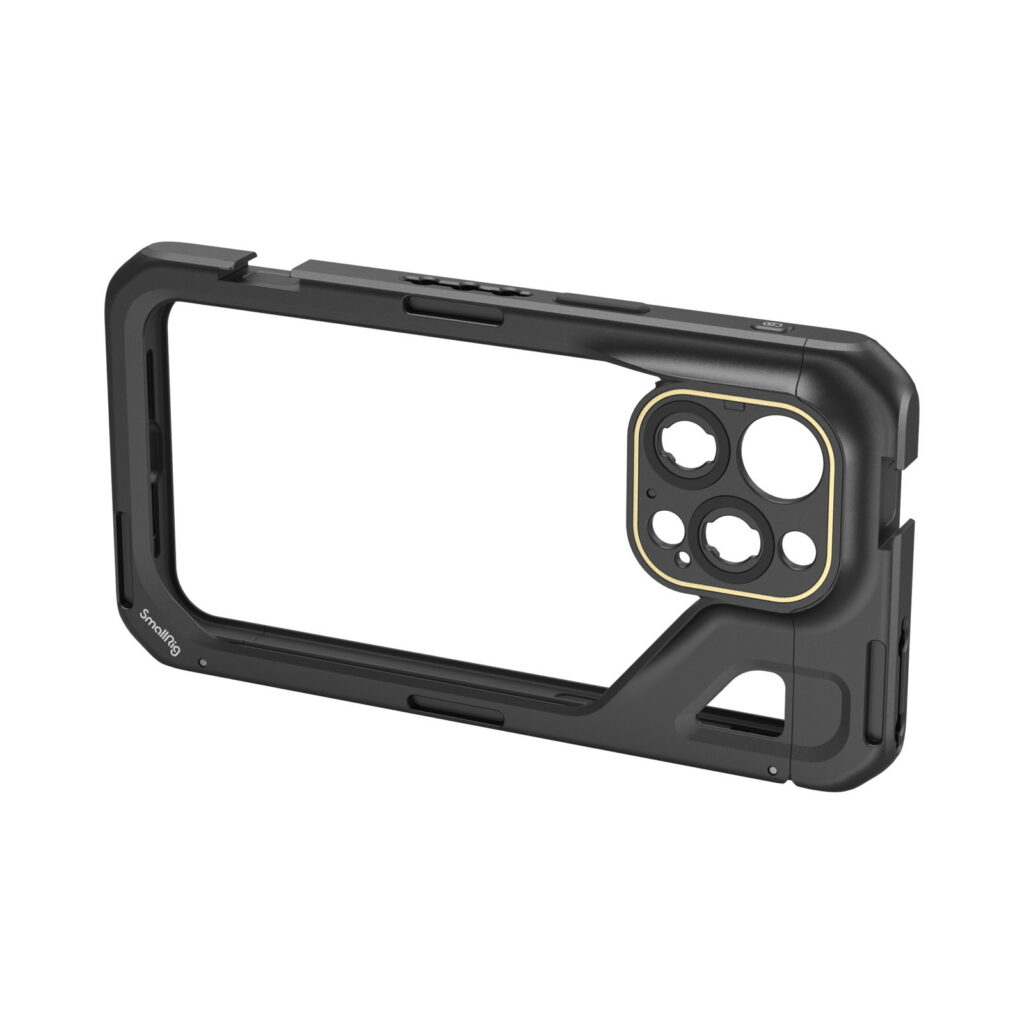1704464398_039 SmallRig 4391 Mobile Video Cage iPhone 15 Pro Max -puhelimelle on kestävä musta kotelo, jossa on vahvistetut kulmat, avoin etuosa, suojaavat reunat, suuri kameran aukko ja metallinen rengas kameran ympärillä.