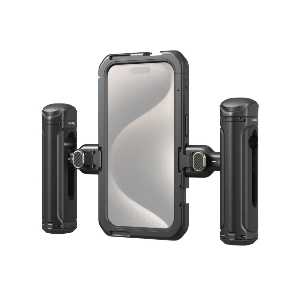 1704730739_146 SmallRig 4397 Mobile Video Kit (Dual Handheld) iPhone 15 Pro:lle on kestävä älypuhelinkotelo, jossa on kaksi mustaa sylinterimäistä kahvaa kummallakin puolella ja joka on suunniteltu vakaaseen käsivaralta tapahtuvaan kuvaamiseen tai valokuvaamiseen.