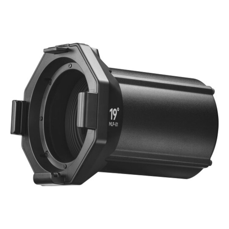 Musta lieriömäinen Godox Spotlight-liitäntä MLP19K (19°) ML30/ML60 LED-valaisimelle, jossa on kahdeksankulmainen etuosa ja joka on kuvattu kulmassa valkoista taustaa vasten.