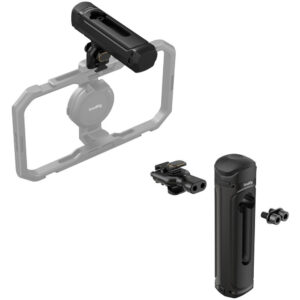 1705931840_530 SmallRig 4403 Quick Release Side Handle, musta sylinterimäinen kameran lisävaruste kiinnitysosineen, näkyy kiinnitettynä harmaaseen kameran runkoon ja irrotettuna siitä. Sen modulaarinen rakenne sopii videokuvaus- tai valokuvausasetuksiin.