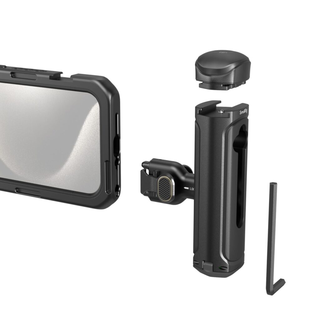 1706193391_839 SmallRig 4398 Mobile Video Kit (Single Handheld) iPhone 15 Pro:lle näkyy purettuna valkoisella pohjalla, ja siinä on kotelo, nupilla varustettu kiinnitin, pyöreä magneettijalusta ja kuusiokoloavain.