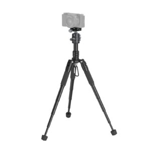 1706198828_334 SmallRig 4289 Aluminum Mini Tripod VT 20 -kolmijalka, jossa on säädettävät jalat ja vaahtomuovikahvat, pitää kameran päällä ja näkyy tavallisella valkoisella pohjalla.