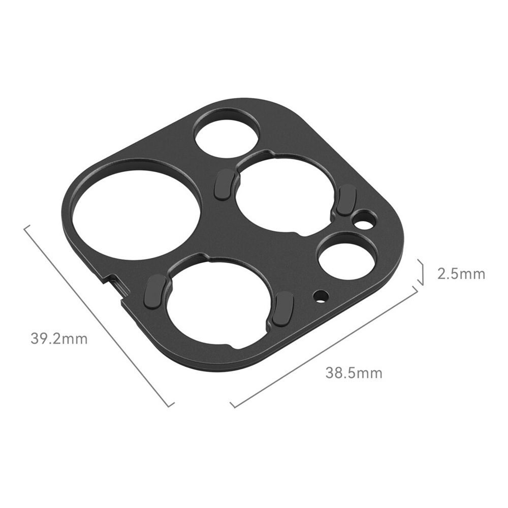 1707316939_384 SmallRig 4399 T-sarjan objektiivin takakiinnityslevy iPhone 15 Pro Max/15 Pro Cage -puhelimelle: musta nelikulmainen kansi, jossa on neljä pyöreää leikkausta ja kaksi pientä reikää, mitat 39,2 mm x 38,5 mm x 2,5 mm, kuvassa valkoisella pohjalla.