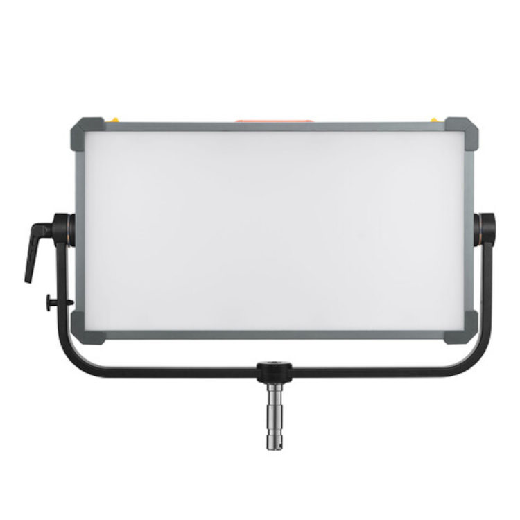 1707398698_312 Godox KNOWLED P600R RGB Hard Panel Light, suorakulmainen LED-studiopaneeli, jossa on himmeä valkoinen etupuoli, on asennettu mustaan säädettävään jalustaan ja näytetään valkoista taustaa vasten.