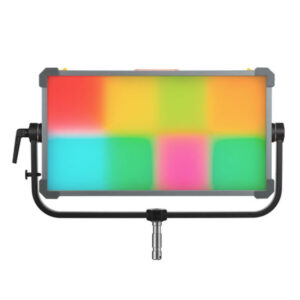 1707398699_316 Godox KNOWLED P600R RGB Hard Panel Light on suorakulmainen LED-studiovalaisin, jossa on moniväriset osat (punainen, keltainen, vihreä, syaani, vaaleanpunainen) ja jossa on musta säädettävä ikea, jonka alaosassa on hopeinen liitin.