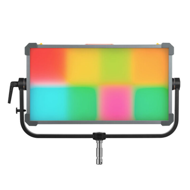 1707398699_316 Godox KNOWLED P600R RGB Hard Panel Light on suorakulmainen LED-studiovalaisin, jossa on moniväriset osat (punainen, keltainen, vihreä, syaani, vaaleanpunainen) ja jossa on musta säädettävä ikea, jonka alaosassa on hopeinen liitin.