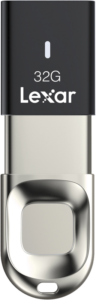 800q-01_110611 Lexar JumpDrive Fingerprint (USB 3.0) 32 Gt:n muistitikku, jossa on musta korkki, jossa lukee 32 G, ja osittain jatkettu metallinen liitin.