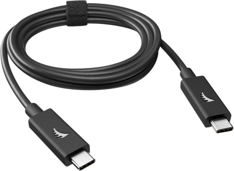 800q-01_117736 ANGELBIRD USB 3.2 -kaapeli C-C - 100cm on musta USB-C:stä USB-C:hen kierretty kaapeli, jossa on lintujen siipien logo kummassakin liittimessä, ja siinä on tarranauha organisointia varten.