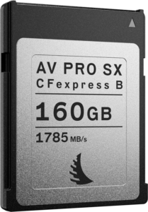 800q-01_118556 ANGELBIRD AV PRO Type B CFexpress SX 160GB -muistikortti on hopeanvärinen ja musta, ja sen kapasiteetti on 160 Gt ja nopeus jopa 1785 Mt/s.