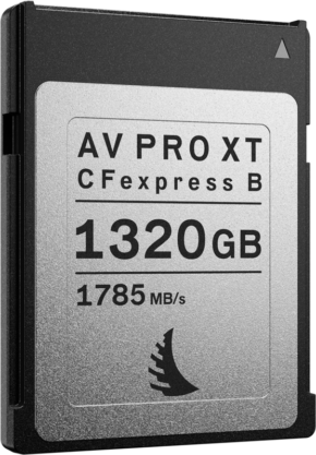 800q-01_118940 Lähikuvassa ANGELBIRD AV PRO CFexpress XT MK2 Type B 1320GB -muistikortti, jonka nopeus on 1785 MB/s.