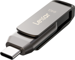 800q-01_125015 Lähikuva Lexar Jumpdrive Dual Drive D400 Type-C / Type-C & Type-A 64GB -muistitikku, jossa on tyylikäs metallinen muotoilu ja Lexar-logo sen pinnalla.