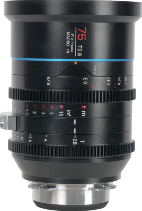 800q-01_126517 Sirui Cine Lens Jupiter FF 75mm T2.8 Macro PL-Mount -objektiivissa on useita säätörenkaita, joissa on mittausmerkinnät, ja metallinen objektiivin kiinnike pohjassa.