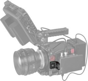800q-01_127161 Close-up of the SmallRig 4360 Mini L-Shaped Mount Plate Kit video camera unit, showing the large lens, multiple control buttons, cables, top handle and attached external display.