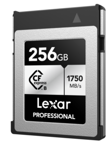 Lexar CFexpress Pro Silver Serie R1750/W1300 256GB muistikortti tarjoaa 256GB kapasiteetin ja jopa 1750 MB/s nopeuden, hopean ja mustan muotoilun, jossa on logo ja tekniset tiedot edessä.