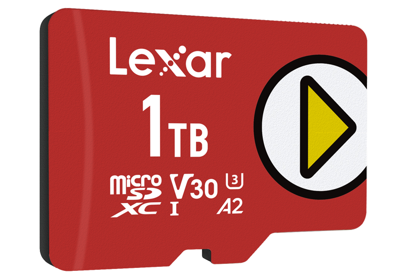 Lexar microSDXC PLAY UHS-I/A2/U3 R160/W100 (V30) 1TB -kortti on punainen, ja siinä on valkoista tekstiä ja symboleja, kuten V30-, U3- ja A2-nopeusluokitukset, sekä suuri keltainen ja valkoinen toistonäppäimen kuvake oikealla.