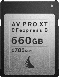 Esillä on suorakulmainen ANGELBIRD AV PRO CFexpress XT MK2 Type B -kortti, jonka kapasiteetti on 660 Gt ja nopeus 1785 MB/s. Kortin hopea-musta muotoilu ja painetut tekniset tiedot.