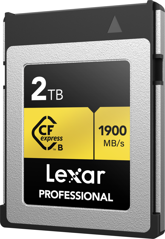 800q-02_121390 Lexar CFexpress Pro Gold R1900/W1500 2TB -muistikortti tarjoaa 2TB:n kapasiteetin ja 1900 MB/s lukunopeuden, ja siinä on hopeinen ja keltainen etiketti.