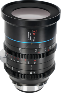 800q-02_126517 Lähikuvassa Sirui Cine Lens Jupiter FF 75mm T2.8 Macro PL-Mount -objektiivista näkyy sen yksityiskohtaiset tarkennuksen ja aukon säätörenkaat, joissa on merkinnät "75 T2.8" ja "Full Frame Macro T2.8", ja selkeät merkinnät asetuksia varten.