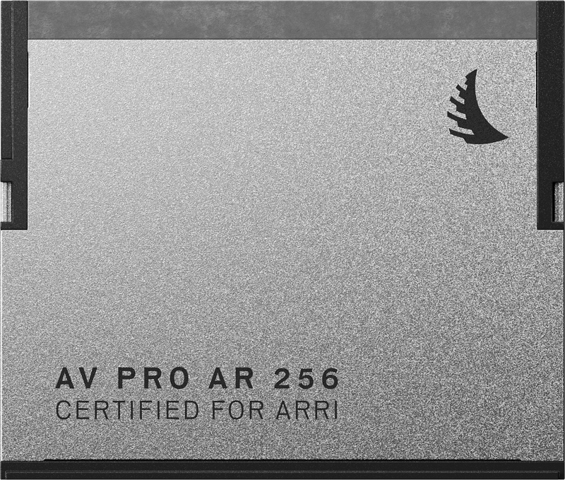 800q-02_127424 Close-up of the ANGELBIRD ARRI AV PRO AR CFast 2.0 256 GB memory card, silver in colour with black edges, the text "AV PRO AR 256 CERTIFIED FOR ARRI" and a small black logo in the top right corner.
