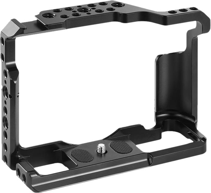 800q-03_113188 SmallRig 2228 Cage for FUJIFILM X-T3 Camera on musta metallinen häkki, jossa on useita kiinnitysreikiä ja keskimmäinen perusruuvi ja joka on suunniteltu suojaamaan X-T3-kameraa ja mahdollistamaan kameran lisävarusteet.