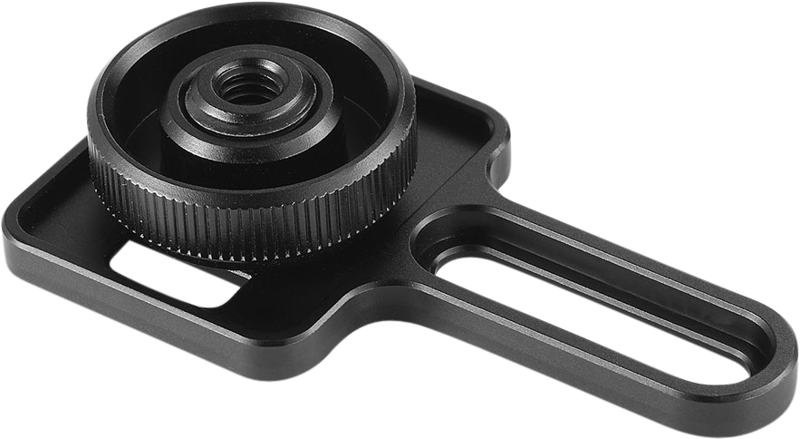 800q-03_113194 SmallRig 2241 Hot Shoe Lock for Sony A7RIII/A7III/A7II/A7RII/A7SII/A9 on musta metallinen sovitinlevy, jossa on harjattu pyöreä kiinnitys ja pitkänomainen aukko, kuvassa valkoisella pohjalla.
