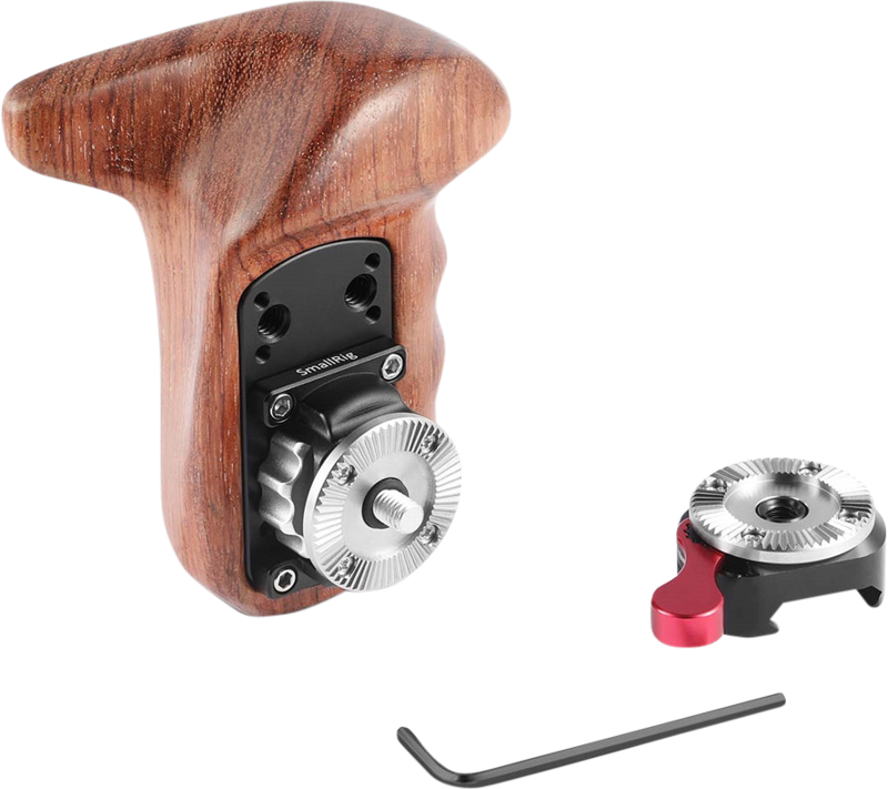 800q-03_113245 SmallRig 2118 Left Side Wooden Grip w/NATO Mount sisältää puukahvan, metallisen kiinnitysvalitsimen, erillisen metallisen kiinnityskappaleen ja kuusiokoloavaimen, jotka kaikki näkyvät vaalealla pohjalla.