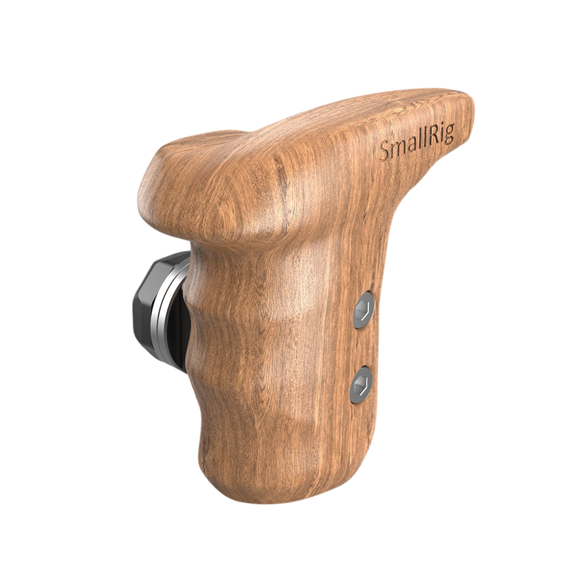 800q-03_114058 SmallRig 2757 Left Side Wooden Grip w. Arri Rosette sisältää ergonomiset urat, metalliset kiinnitystarvikkeet ja kaksi sivupainiketta. "SmallRig" on kaiverrettu yläosaan, ja kahva on kuvattu tavallista valkoista taustaa vasten.