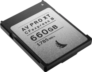 ANGELBIRD AV PRO CFexpress XT MK2 Type B 660 GB:n muistikortti, jonka nopeus on 1785 MB/s, näkyy vaalealla taustalla.