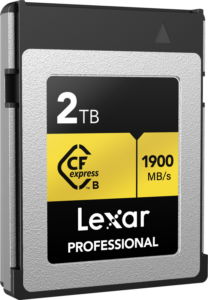 800q-03_121390 Lexar CFexpress Pro Gold R1900/W1500 2TB -muistikortti tarjoaa 2TB:n kapasiteetin ja jopa 1900MB/s lukunopeuden, ja siinä on ammattimainen hopean ja mustan värinen muotoilu keltaisella merkinnällä.