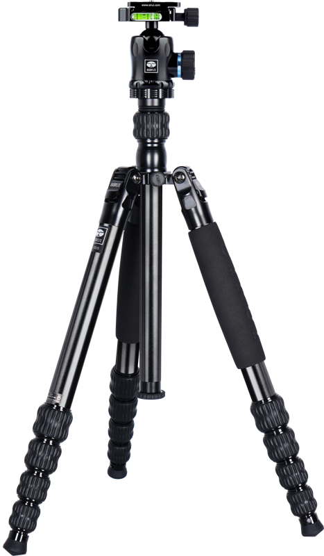 800q-03_123630 Sirui Traveler Tripod Kit T-1005+E-10 on musta, säädettävä kolmijalkainen jalusta, jossa on pehmustetut jalat, kierrelukitus, kolmijalkainen tuki, asennettu kuulapää ja sisäänrakennettu kuplavaa'an taso.