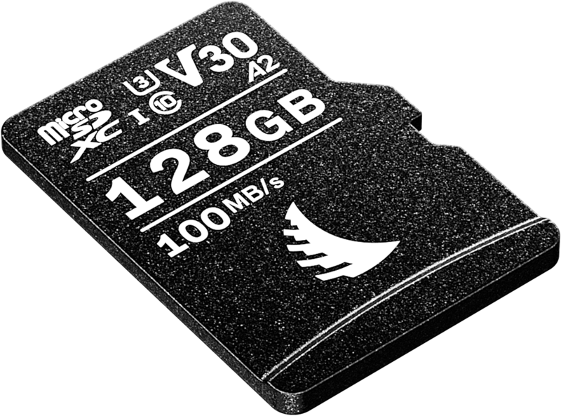 Kallistettu ANGELBIRD microSD AV PRO (V30) 128GB -kortti, jossa on valkoista tekstiä, näyttää mustalla ulkopinnalla valkoista taustaa vasten seuraavia tietoja: 128GB, 100MB/s, V30, A2, U3 ja symboleja.