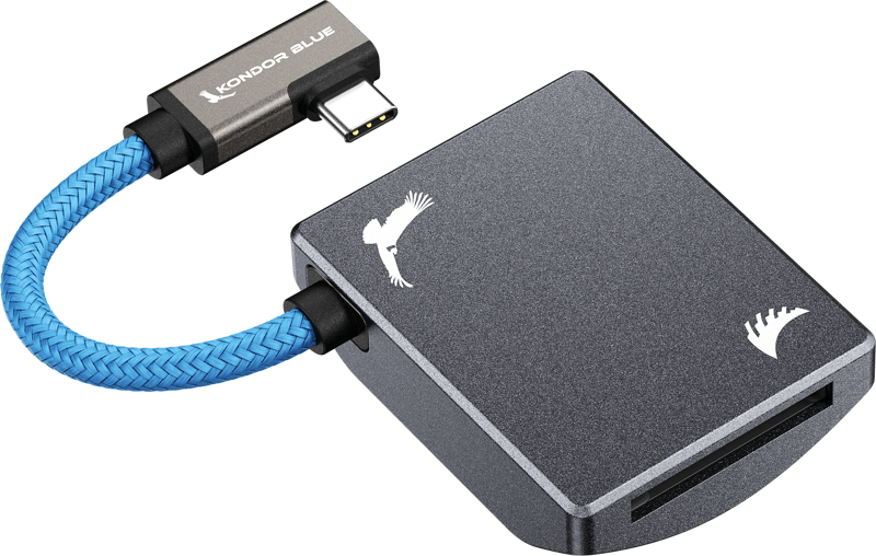 Harmaa ANGELBIRD Kondor Blue CFexpress B Recording Module SD-kortinlukija, jossa on punottu sininen USB-C-kaapeli, valkoiset lintulogot yläosassa ja SD-korttipaikka sivulla.