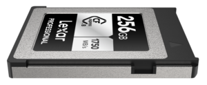 Lähikuva Lexar CFexpress Pro Silver Serie R1750/W1300 256GB -muistikortista, jossa korostuu sen metallinen reuna ja tarra, jossa lukunopeus on 1750 MB/s.