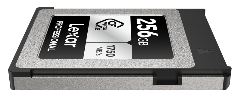 Lähikuva Lexar CFexpress Pro Silver Serie R1750/W1300 256GB -muistikortista, jossa korostuu sen metallinen reuna ja tarra, jossa lukunopeus on 1750 MB/s.