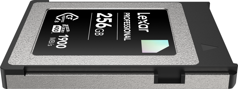 800q-05_120863 Lexar CFexpress Pro Diamond R1900/W1700 (VPG400) 256GB -muistikortti, jossa on metallinen reunus, on näytetty makuuasennossa, ja siinä on esitetty suorituskykytiedot, kuten 1900 MB/s luku- ja 1700 MB/s kirjoitusnopeus.