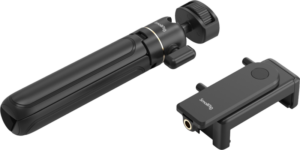 SmallRig 4364 Smartphone Vlog Tripod Kit VK-20 Advanced Version, joka sisältää mustan, kokoontaitettavan selfiekepin ja puhelimen pidikkeen, on esillä vierekkäin tavallisella vaalealla taustalla.