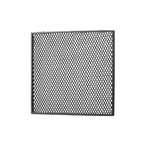 Godox-Honingraatgrid-30-graden-voor-P300R_1 Godox Honey Comb Grid 30 Degree P300R, suorakaiteen muotoinen metalliverkkopaneeli, jossa on kuusikulmainen kuvio, musta runko ja kaksi yläkoukkua, näkyy pystyssä valkoista taustaa vasten.