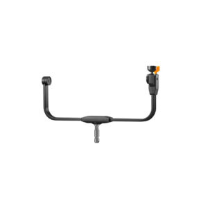 Godox-Pole-controlled-U-Type-Bracket-P600R_1 Godox Pole Controlled U Type Bracket P300R on musta metallinen kameran lisävaruste, jossa on kaksi ylöspäin suuntautuvaa vartta ja keskimmäinen kiinnityspiste valkoista taustaa vasten.