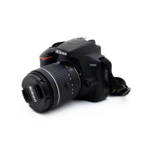 Nikon D3500 2572-7 Nikon D3500 + 18-55 f/4.5-6.3G DX VR (SC 20000) - Käytetty