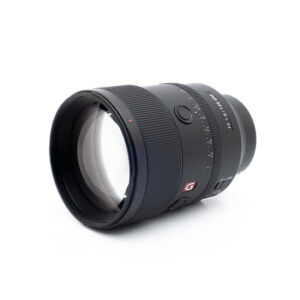 Sony 135mm f18 GM-2 Sony FE 135mm f/1.8 GM (sis.ALV24%) - Käytetty