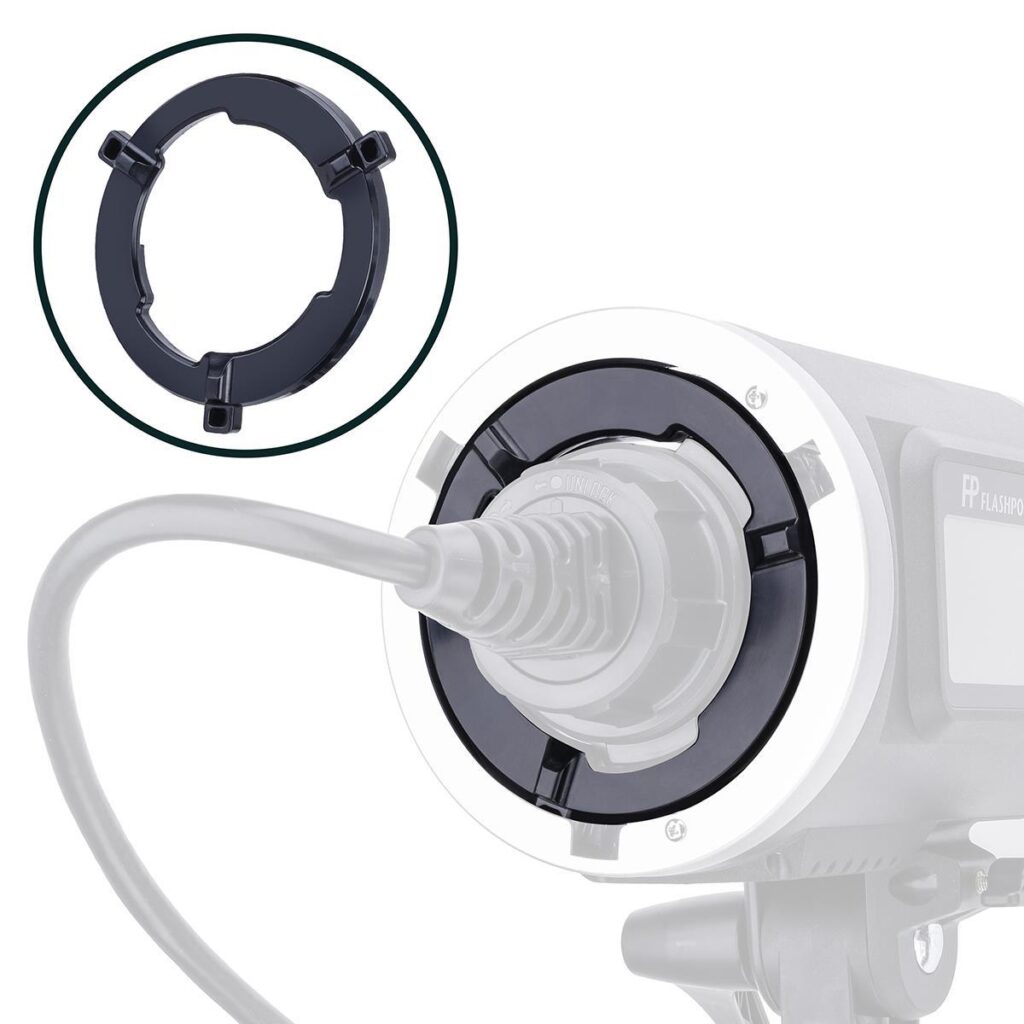 1478014117_174 Lähikuva Godox AD600 Locking Ring Bowens Mount -kiinnikkeestä, joka on kiinnitetty studiovalon takaosaan virtajohdon ollessa kytkettynä; kiinnikkeen erillinen näkymä näkyy vasemmassa yläkulmassa.
