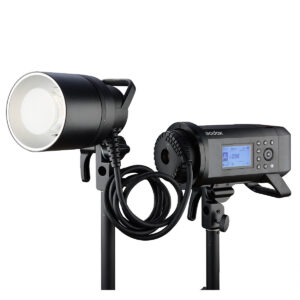 1529661016_230 Godox H600P - AD600PRO Ulkoinen salamapää 600ws Bowens on ammattimainen studiostroboskooppivalaisin, jossa on digitaalinen ohjauspaneeli ja näyttö, jalustalle kiinnitettävä ja jossa on kierretty virtajohto, joka yhdistää pään pääyksikköön.