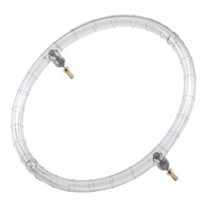 1605695571_760 Godox Ring Flash Tube for R1200 on läpinäkyvä, pyöreä salamaputki, jossa on kaksi metallista piikkiä liitäntää varten ja joka näkyy valkoista taustaa vasten.